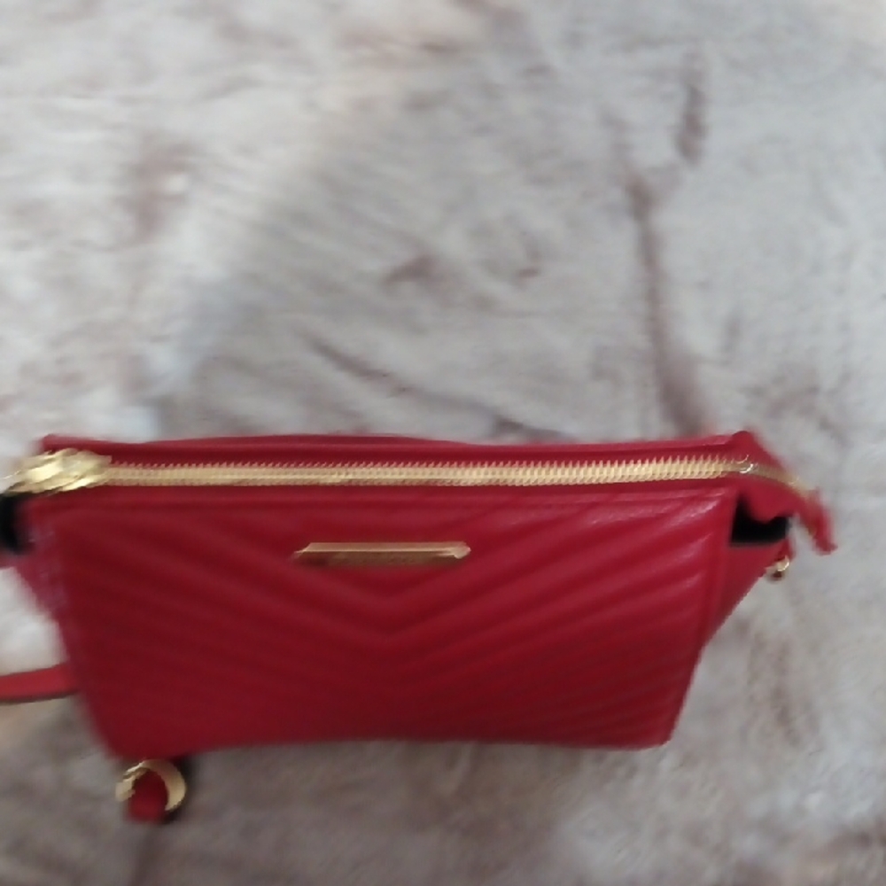 Steve Madden Red Chevron Crossbody Bag - Picture 9 of 9